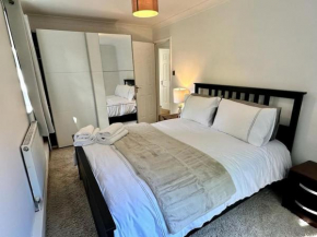 Spacious 2-bed flat with free parking, Croydon
